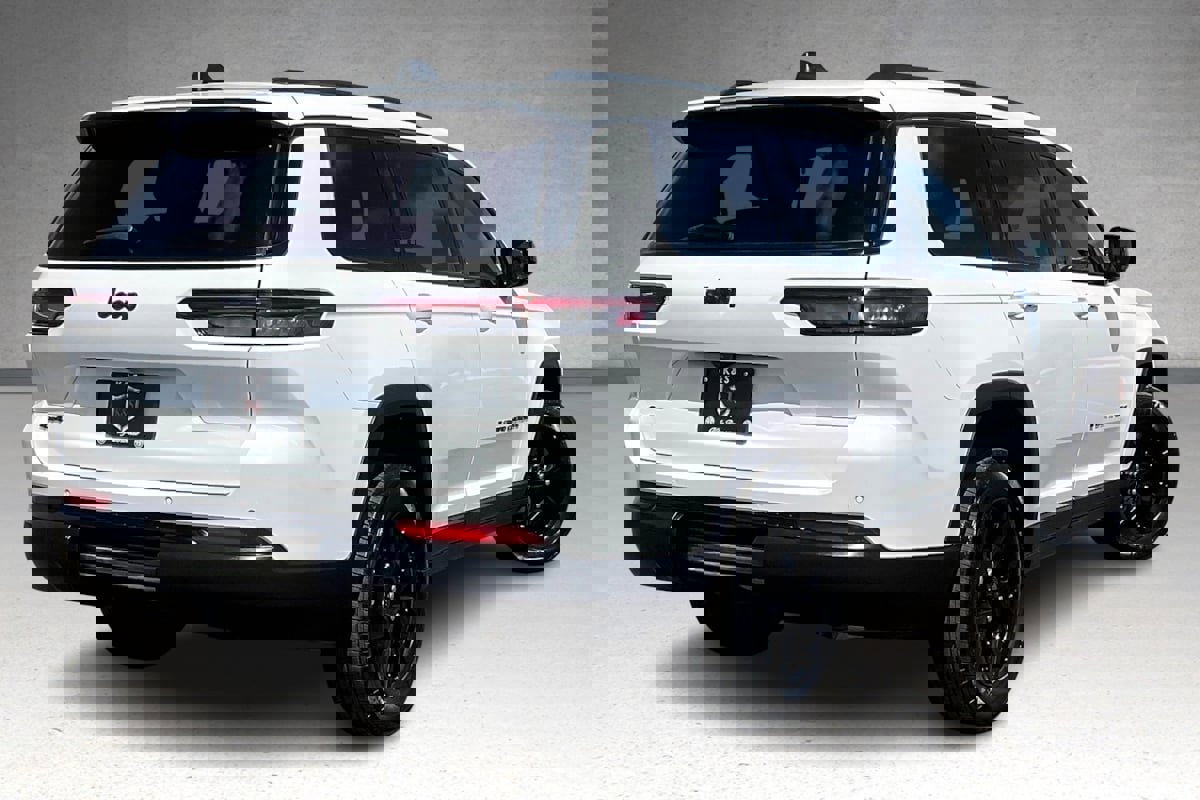 Used 2024 Jeep Grand Cherokee L Laredo image 32