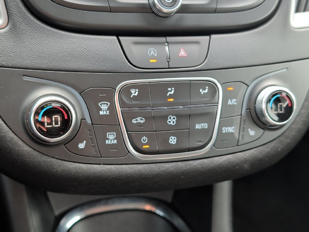 Used 2025 Chevrolet Malibu LT FWD image 23