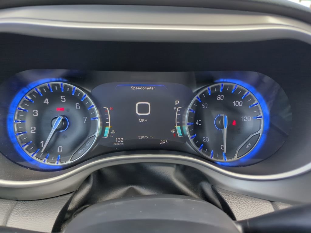 Used 2025 Chrysler Pacifica Select image 35