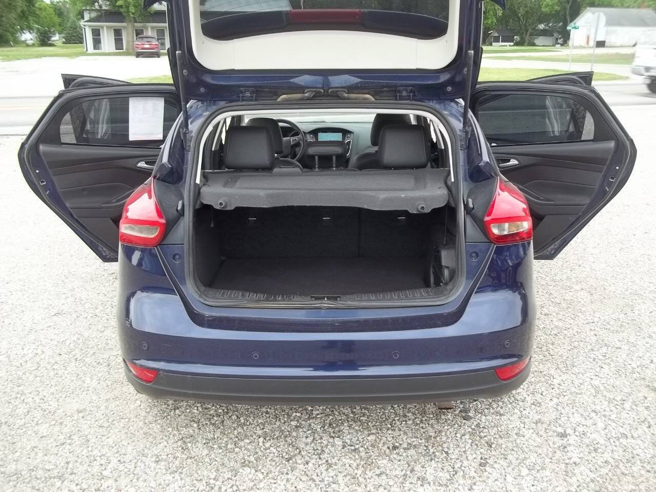 Used 2016 Ford Focus Titanium w/ Titanium Cold Weather Package FWD image 11
