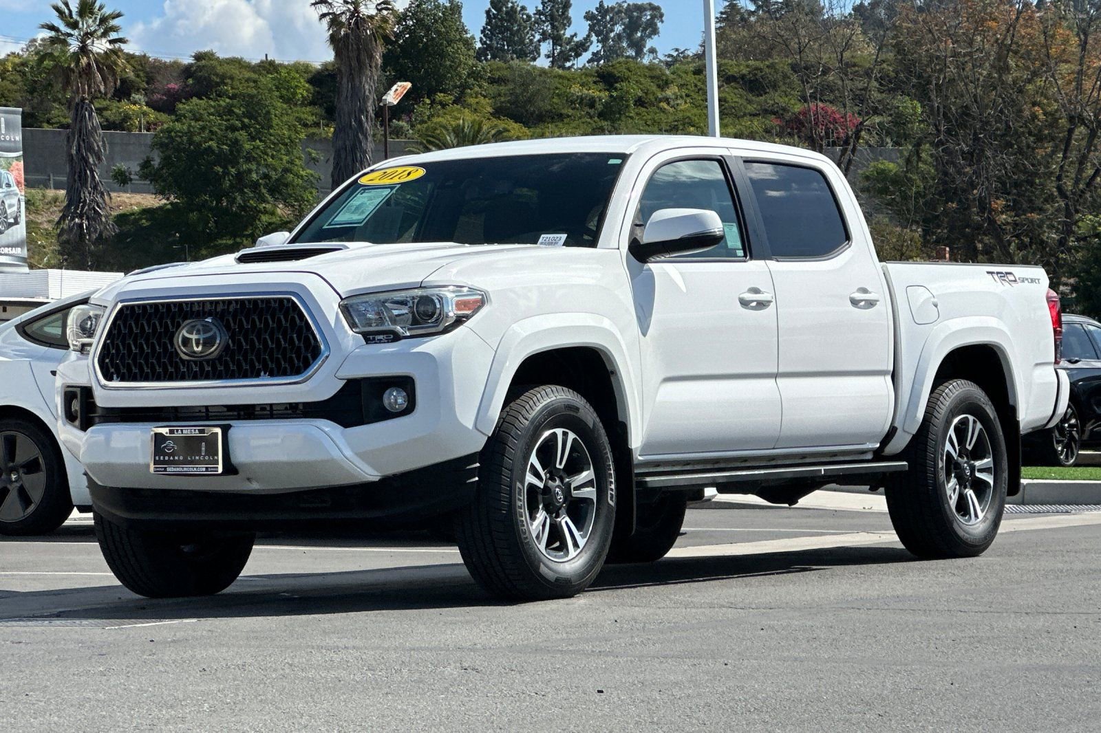 Used 2018 Toyota Tacoma TRD Sport w/ Technology Package image 7