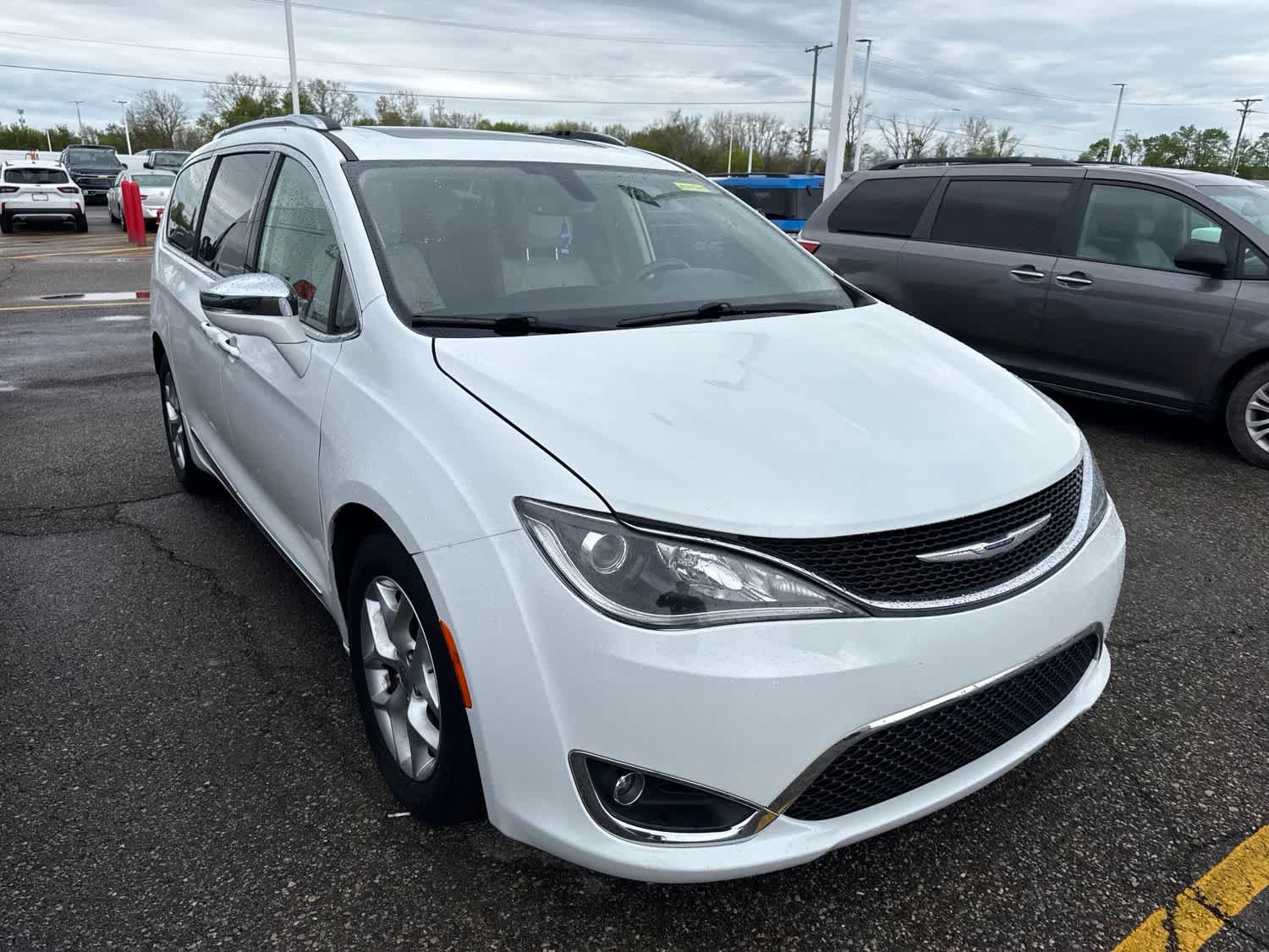 Used 2020 Chrysler Pacifica Limited FWD image 23