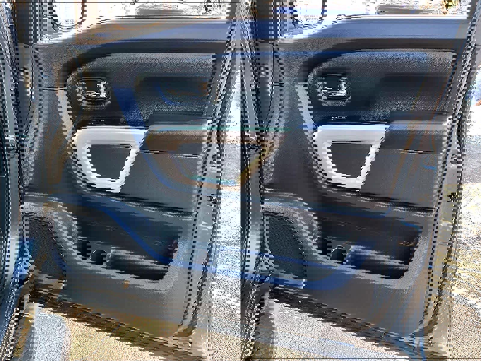 Used 2019 Nissan Titan SV w/ SV Convenience Package image 12