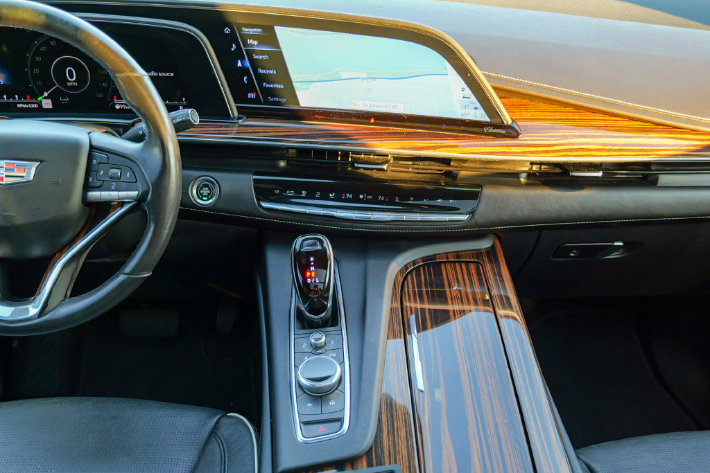 Used 2021 Cadillac Escalade ESV Premium Luxury w/ Driver Assist Tech Package AWD/4WD image 45