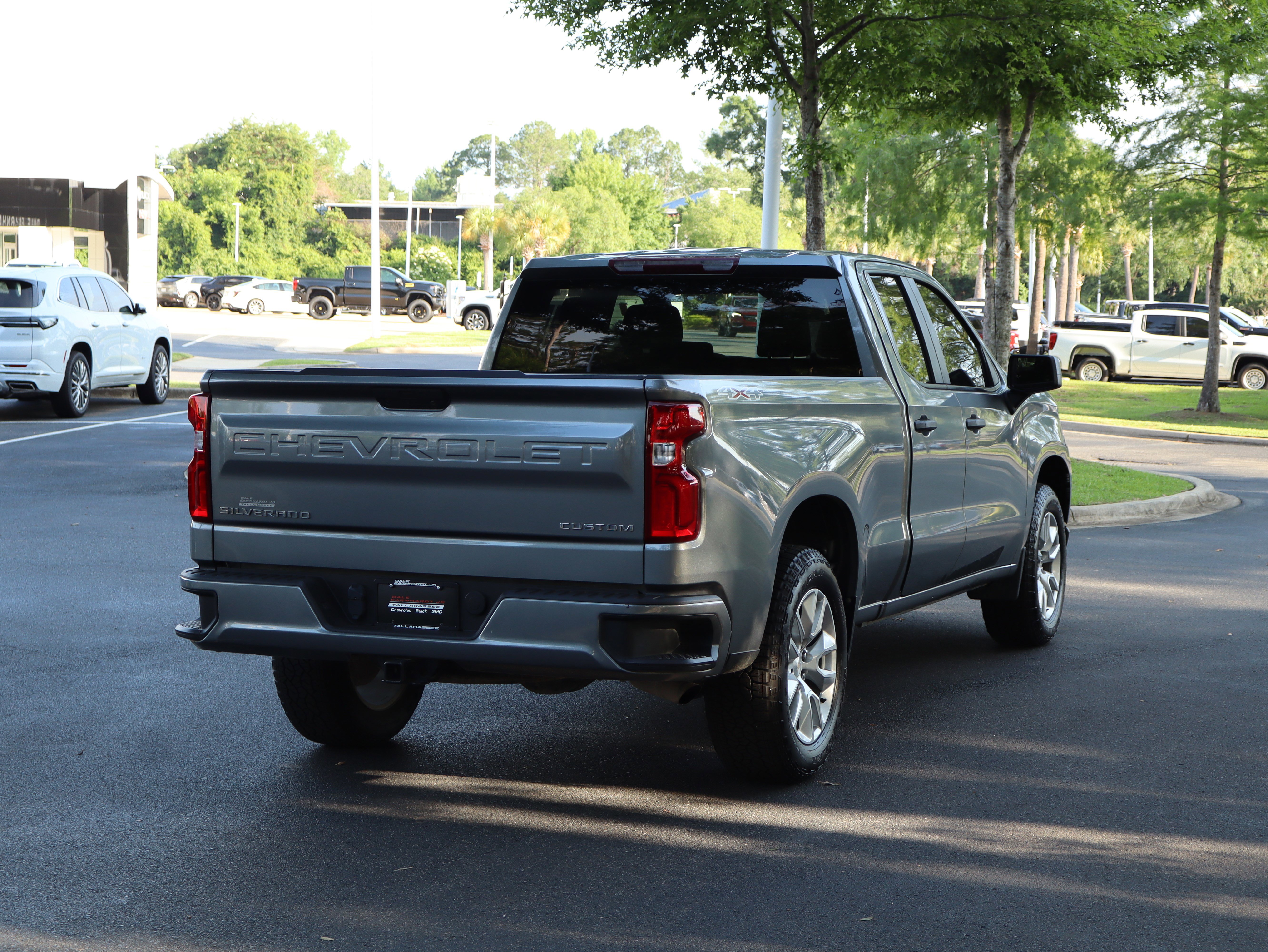 Used 2022 Chevrolet Silverado 1500 Custom w/ Safety Confidence Package AWD/4WD image 9