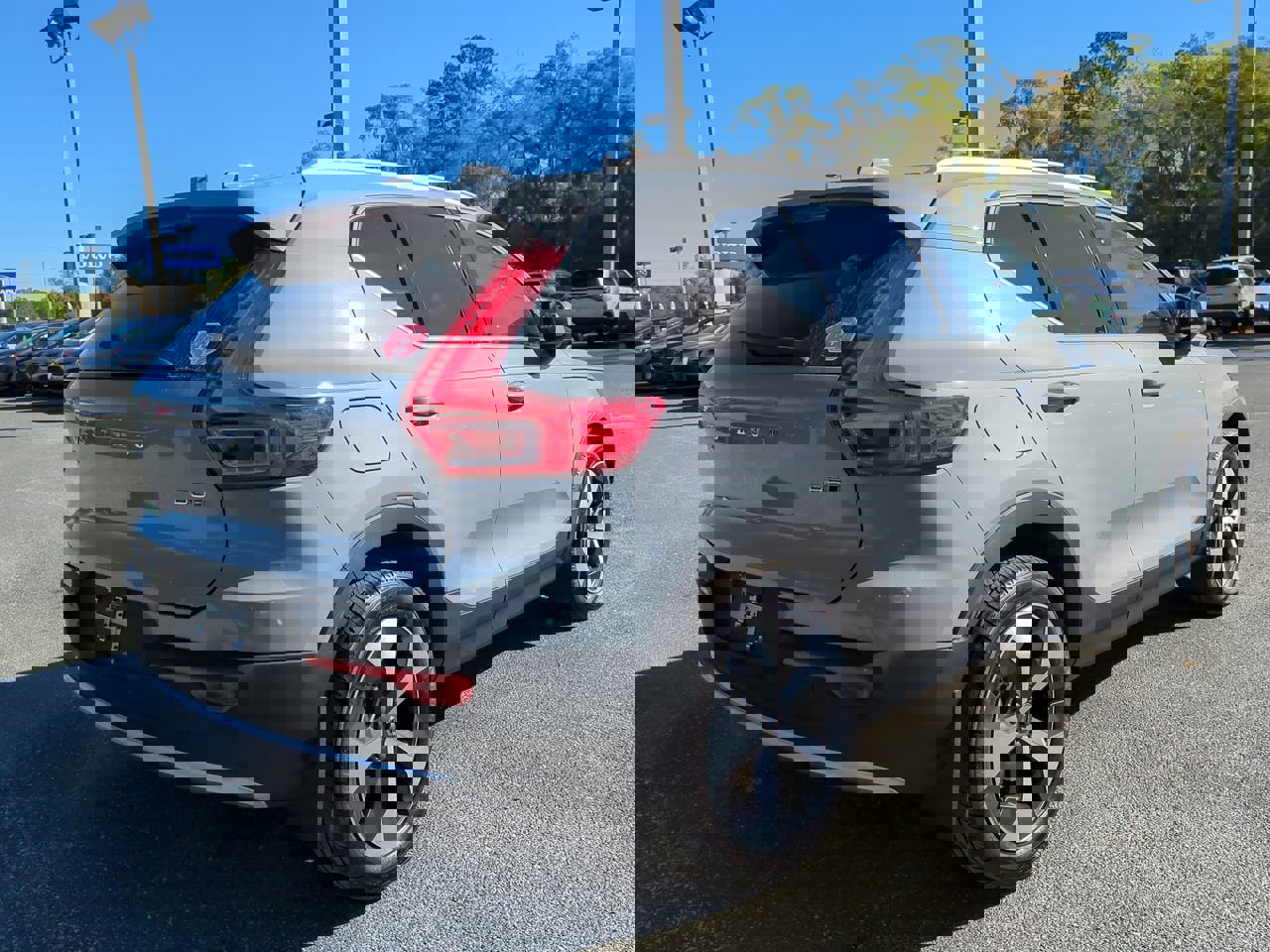 New 2025 Volvo XC40 B5 Core w/ Protection Package Premier image 4