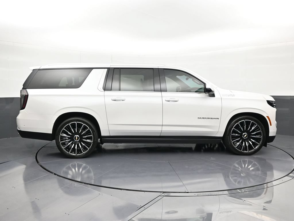 Used 2025 Chevrolet Suburban High Country AWD/4WD image 6