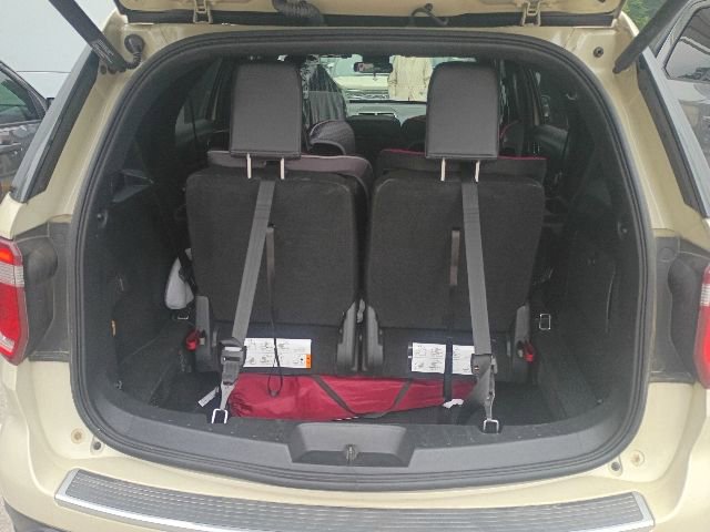 Used 2018 Ford Explorer XLT w/ Equipment Group 202A FWD image 8