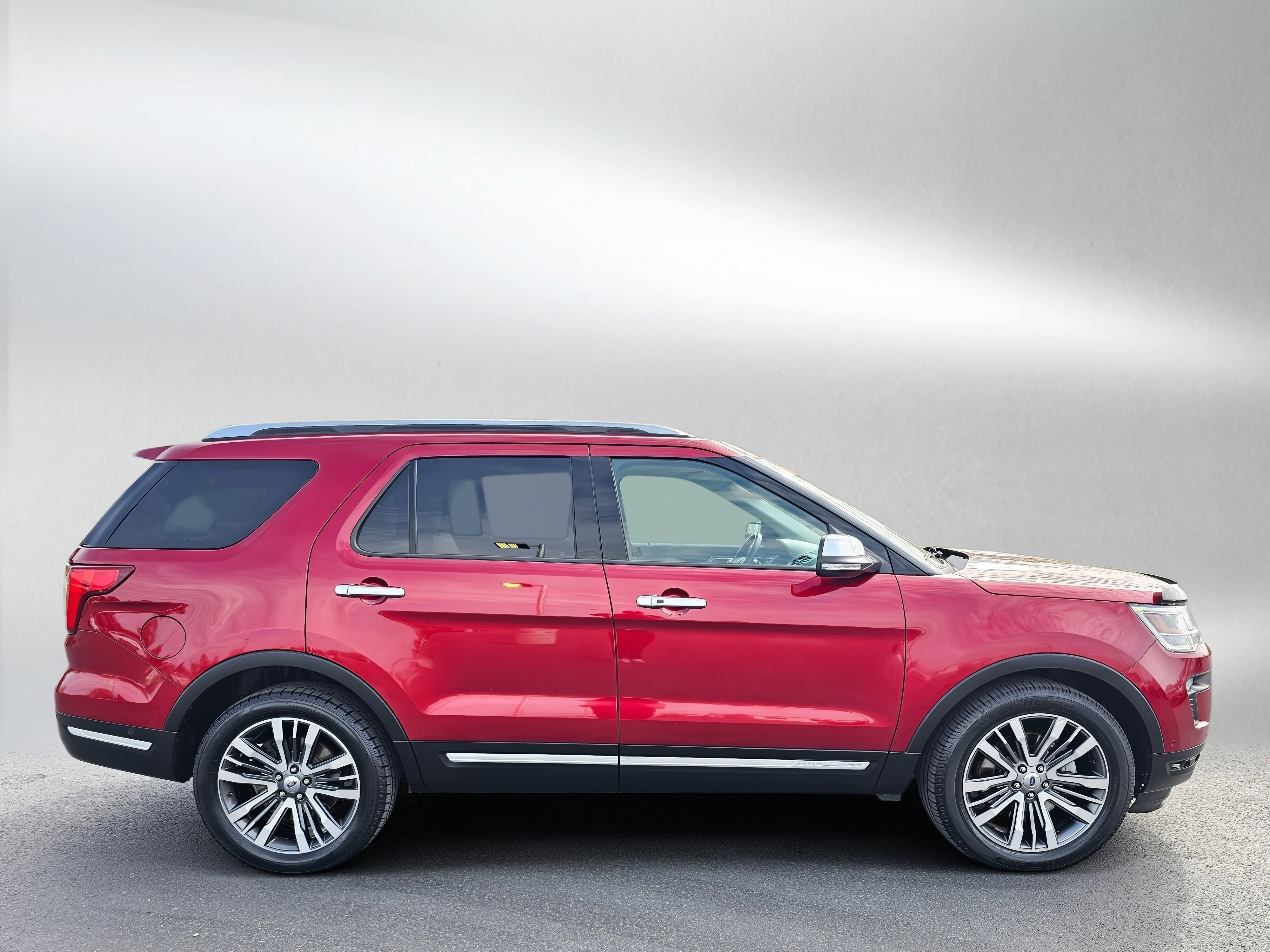 Used 2018 Ford Explorer Platinum AWD/4WD image 6