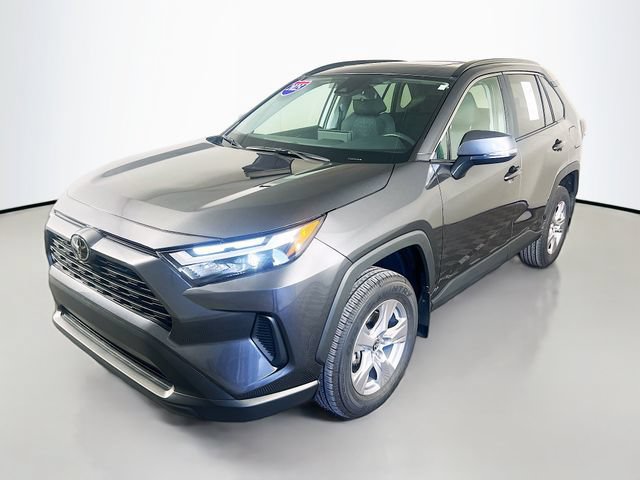 Used 2025 Toyota RAV4 XLE w/ Convenience Package FWD image 4