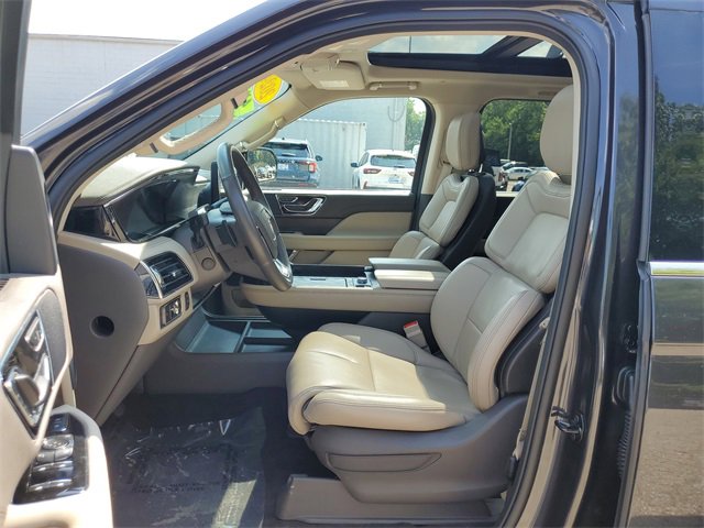 Used 2024 Lincoln Navigator Premiere image 14