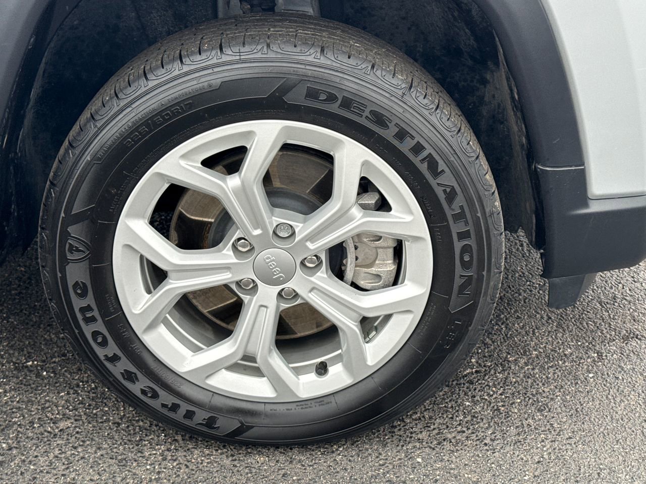 Used 2024 Jeep Compass Latitude w/ Sun and Sound Group image 9