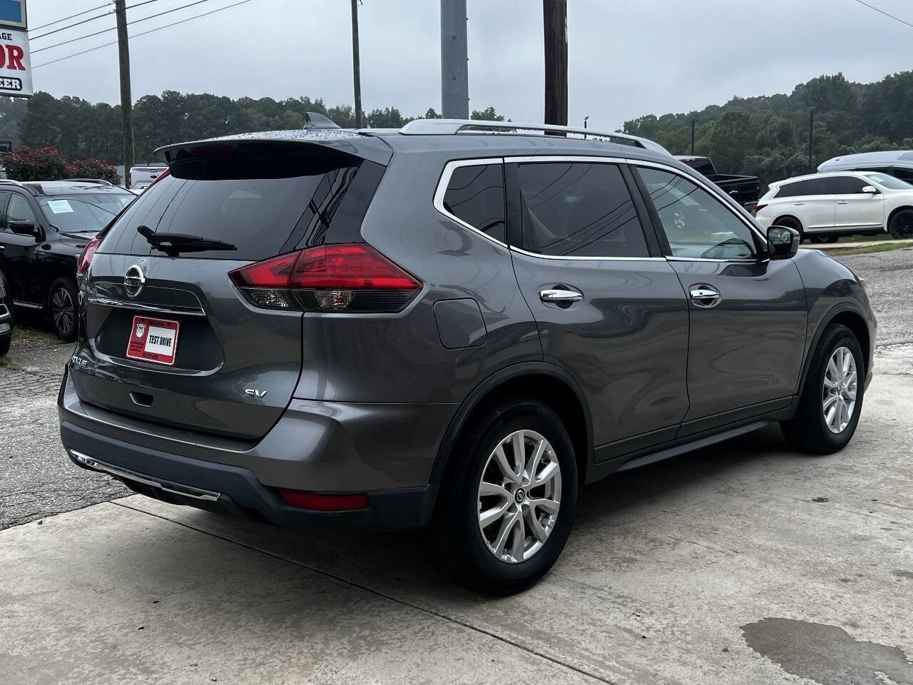 Used 2017 Nissan Rogue SV FWD image 6