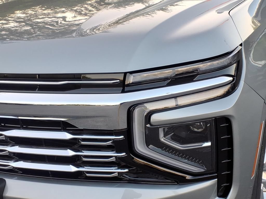 New 2026 Chevrolet Suburban Premier w/ Sun And Tow Package AWD/4WD image 8