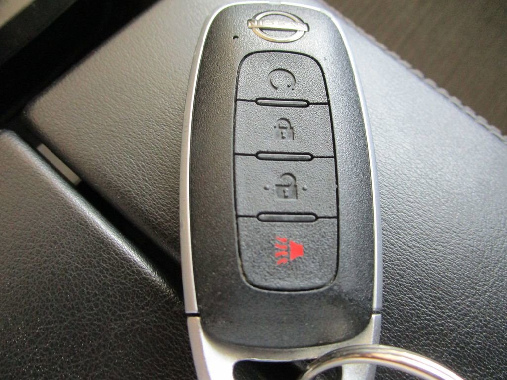 Used 2023 Nissan Rogue SV image 41