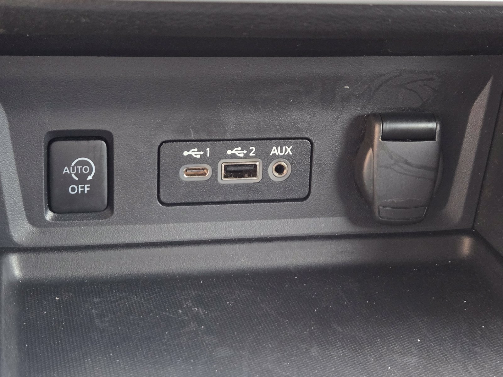Used 2025 Nissan Sentra SV FWD image 18