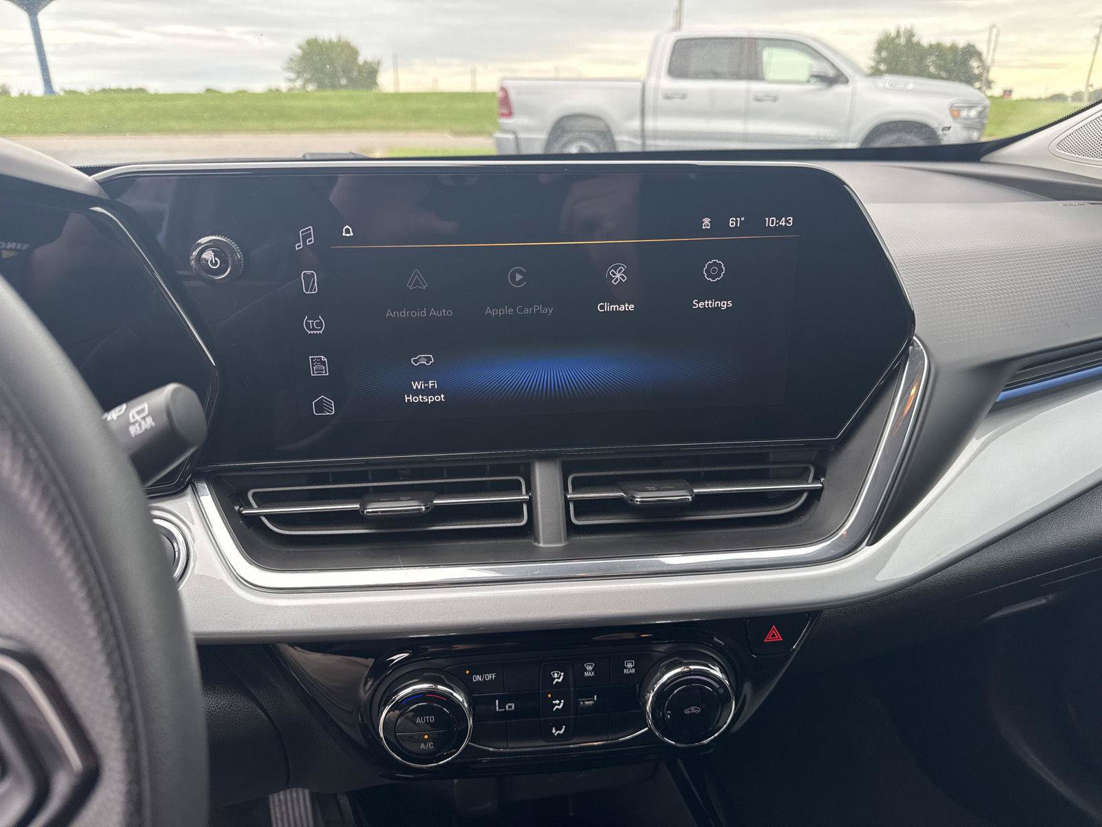 Used 2025 Chevrolet Trax LT FWD image 22