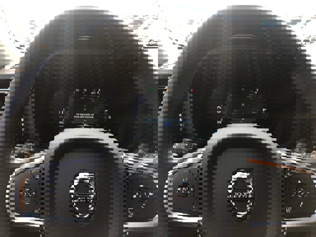 New 2025 Volvo XC60 B5 Core w/ Protection Package Premier image 19