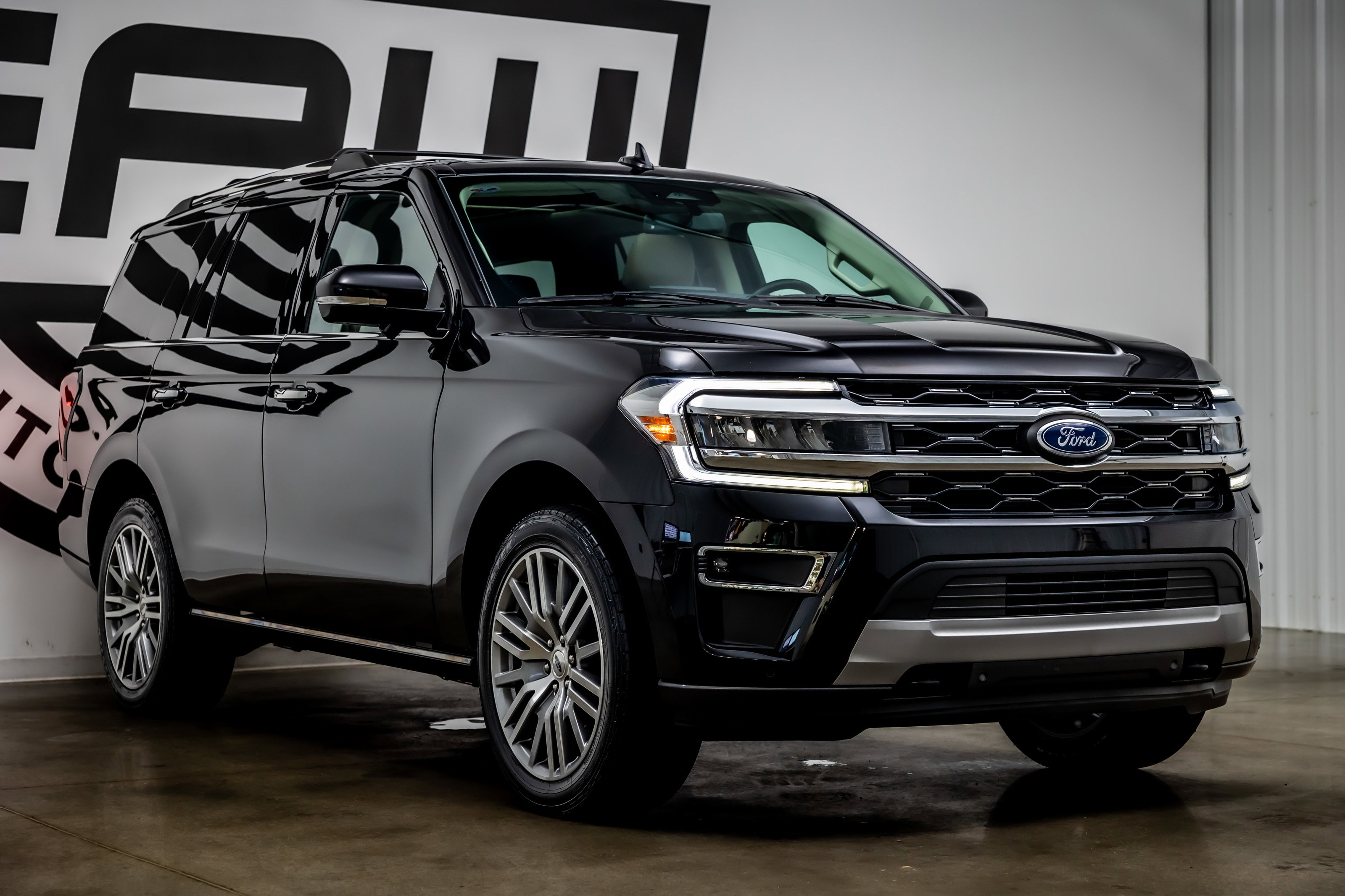Used 2023 Ford Expedition Limited image 28