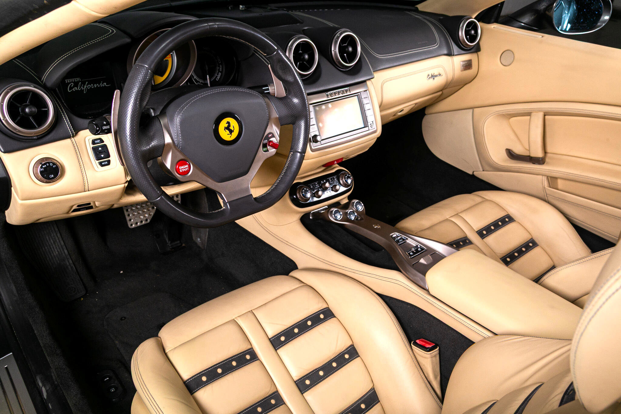 Used 2011 Ferrari California image 2