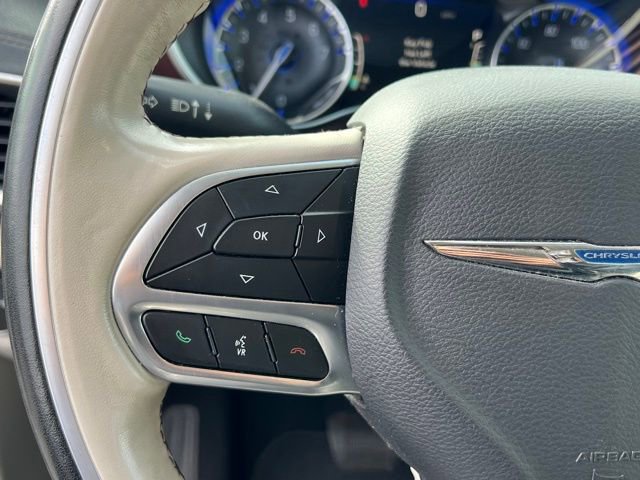Used 2020 Chrysler Pacifica Limited image 21