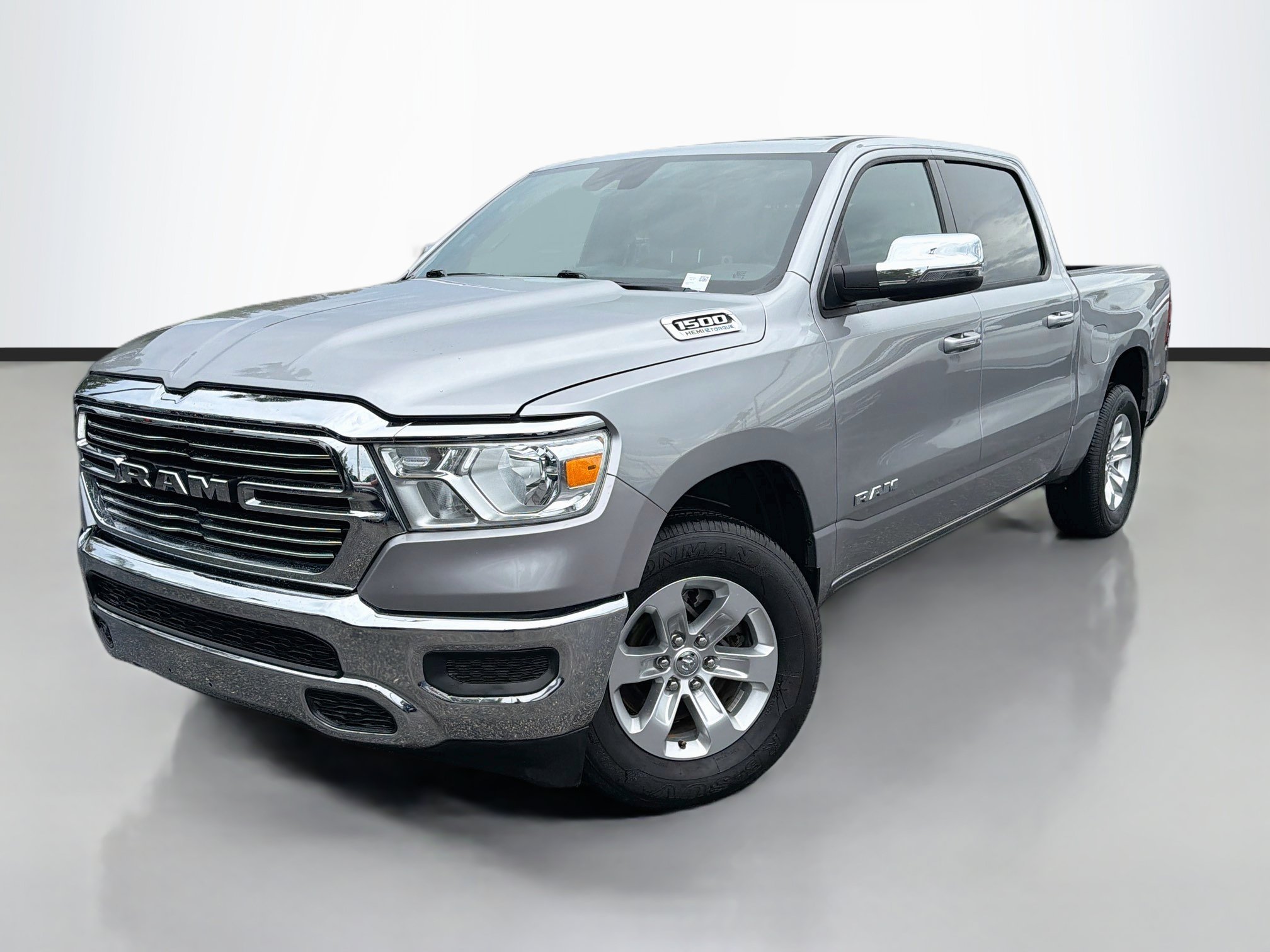 Used 2024 RAM 1500 Laramie AWD/4WD image 1