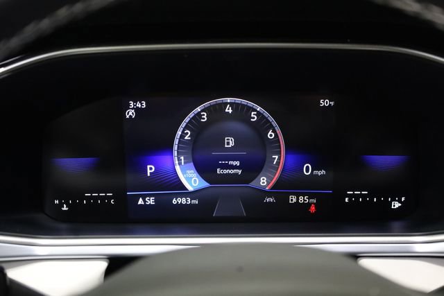 Used 2025 Volkswagen Taos SE w/ Black Wheel Package image 16