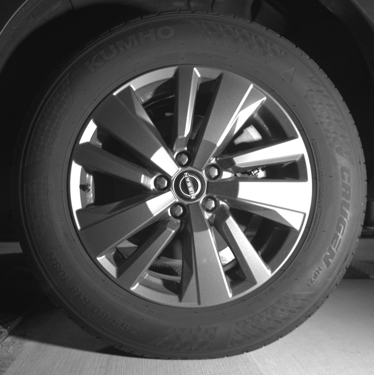 Used 2025 Nissan Pathfinder SV image 14