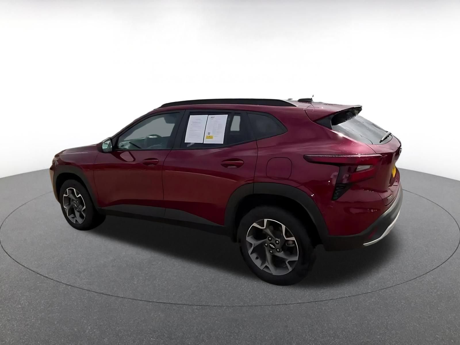 Used 2025 Chevrolet Trax LT FWD image 10