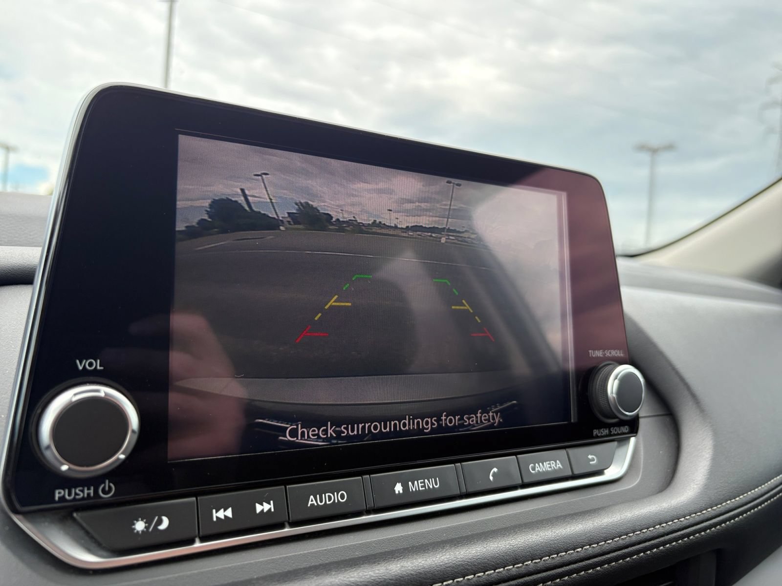Used 2024 Nissan Rogue S FWD image 27