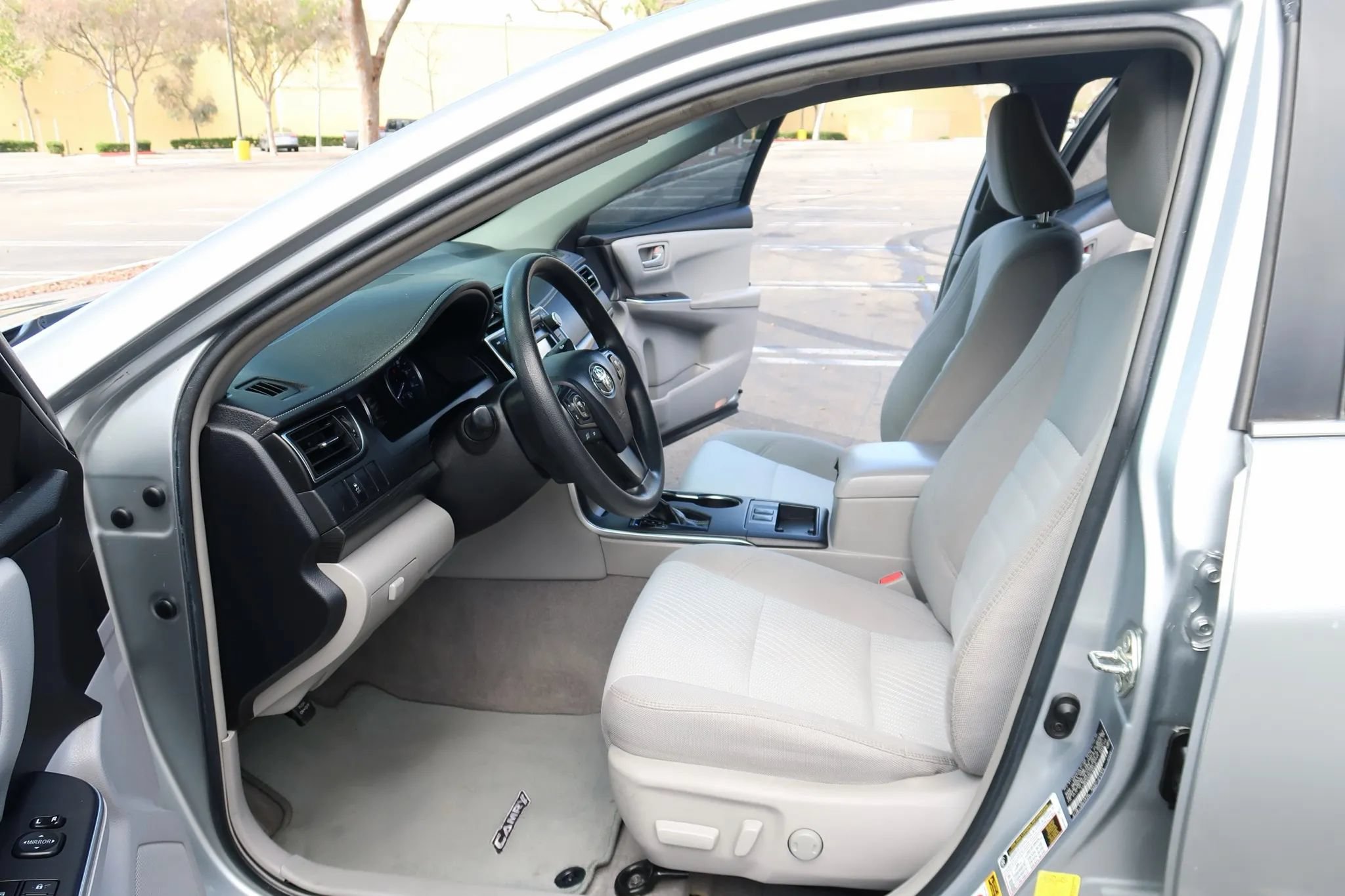 Used 2016 Toyota Camry LE FWD image 15