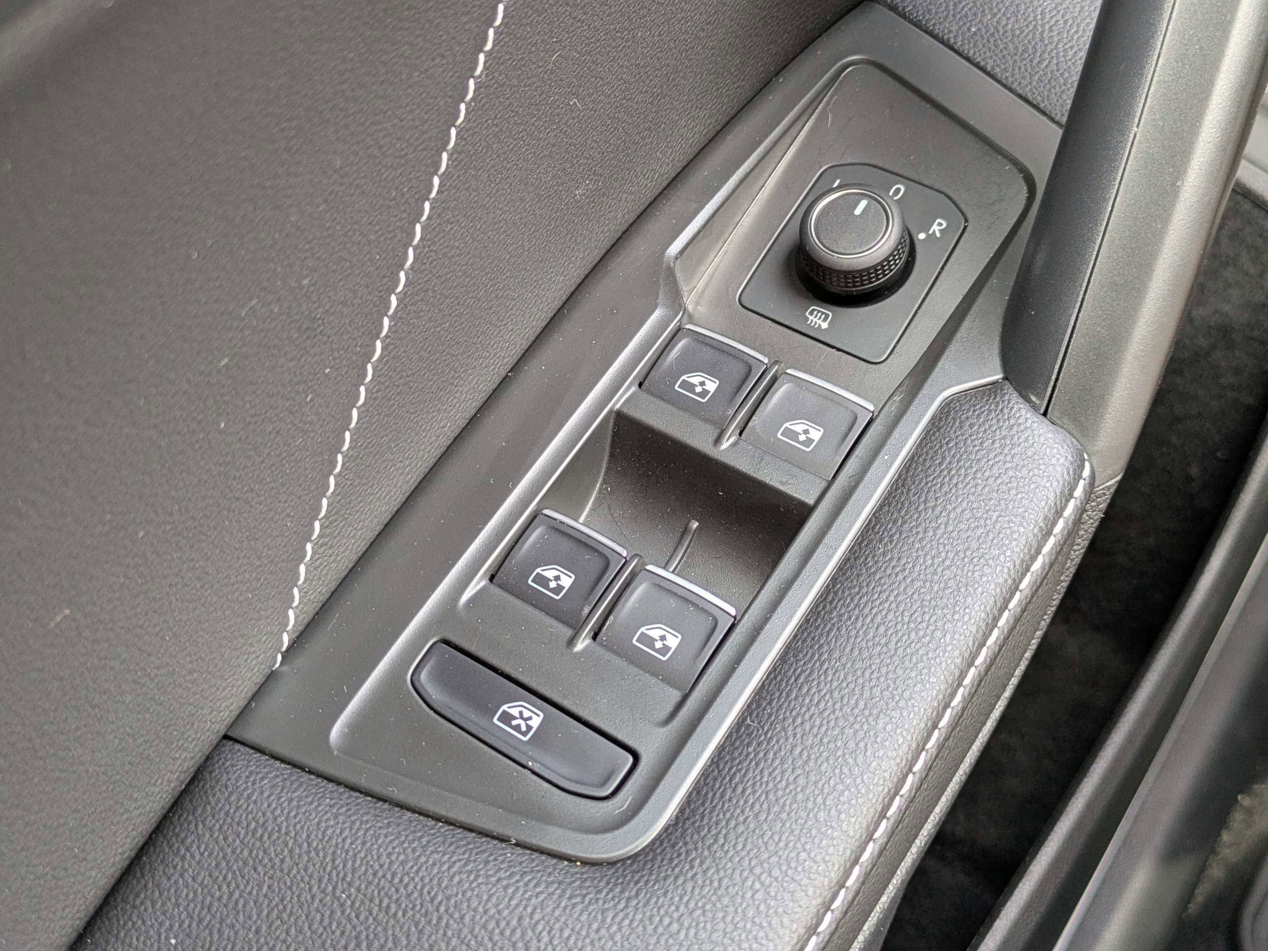 Used 2024 Volkswagen Tiguan SE R-Line image 23