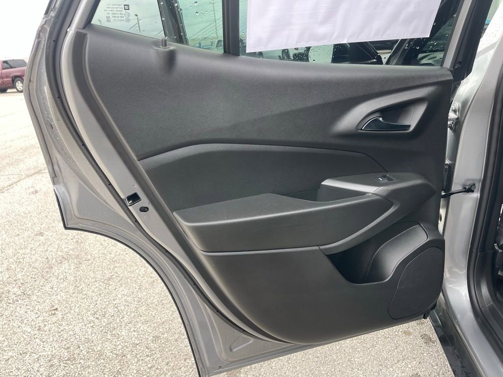 Used 2025 Chevrolet Trax RS w/ Sunroof Package image 20