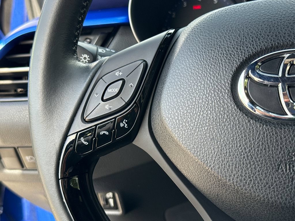 Used 2020 Toyota C-HR XLE FWD image 15