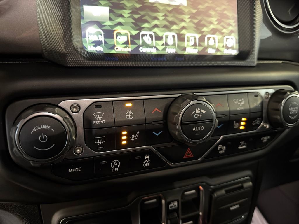Used 2021 Jeep Wrangler Unlimited Sahara AWD/4WD image 30