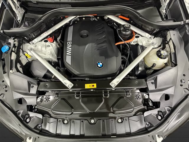 Used 2025 BMW X5 xDrive50e AWD/4WD image 9