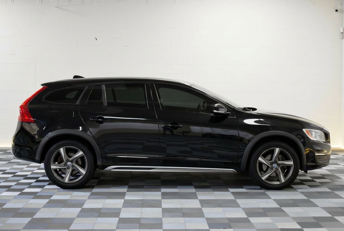Used 2018 Volvo V60 T5 Cross Country w/ Convenience Package image 6