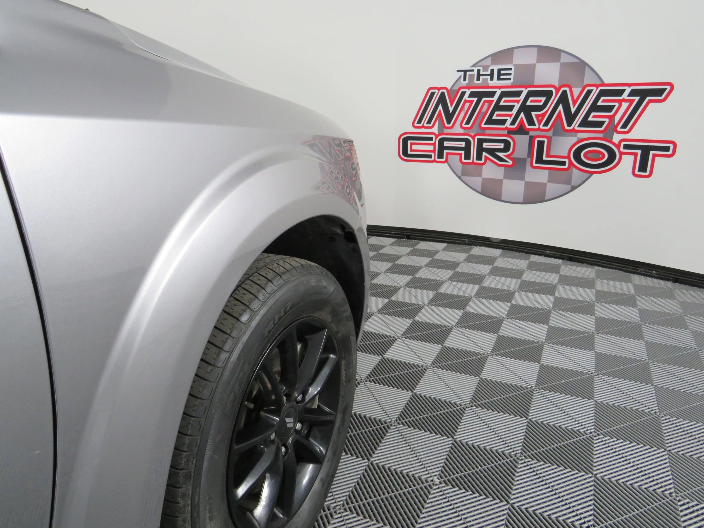 Used 2019 Dodge Journey SE w/ Blacktop Package FWD image 32