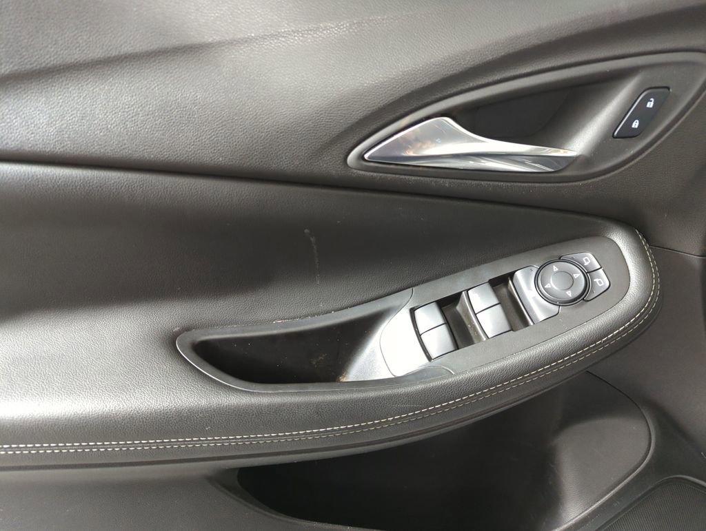 Used 2023 Buick Encore GX Select image 9