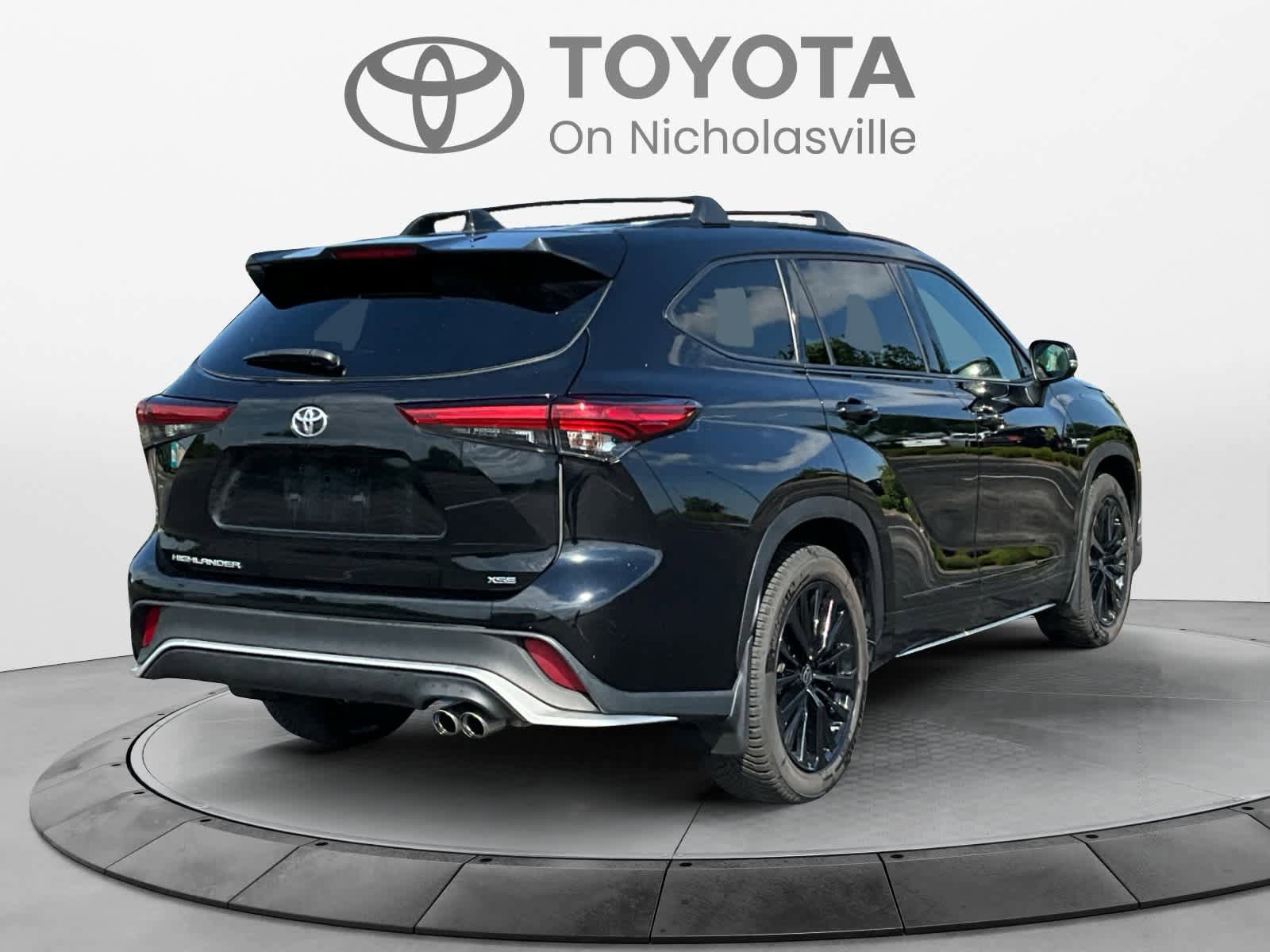 Used 2023 Toyota Highlander XSE FWD image 6