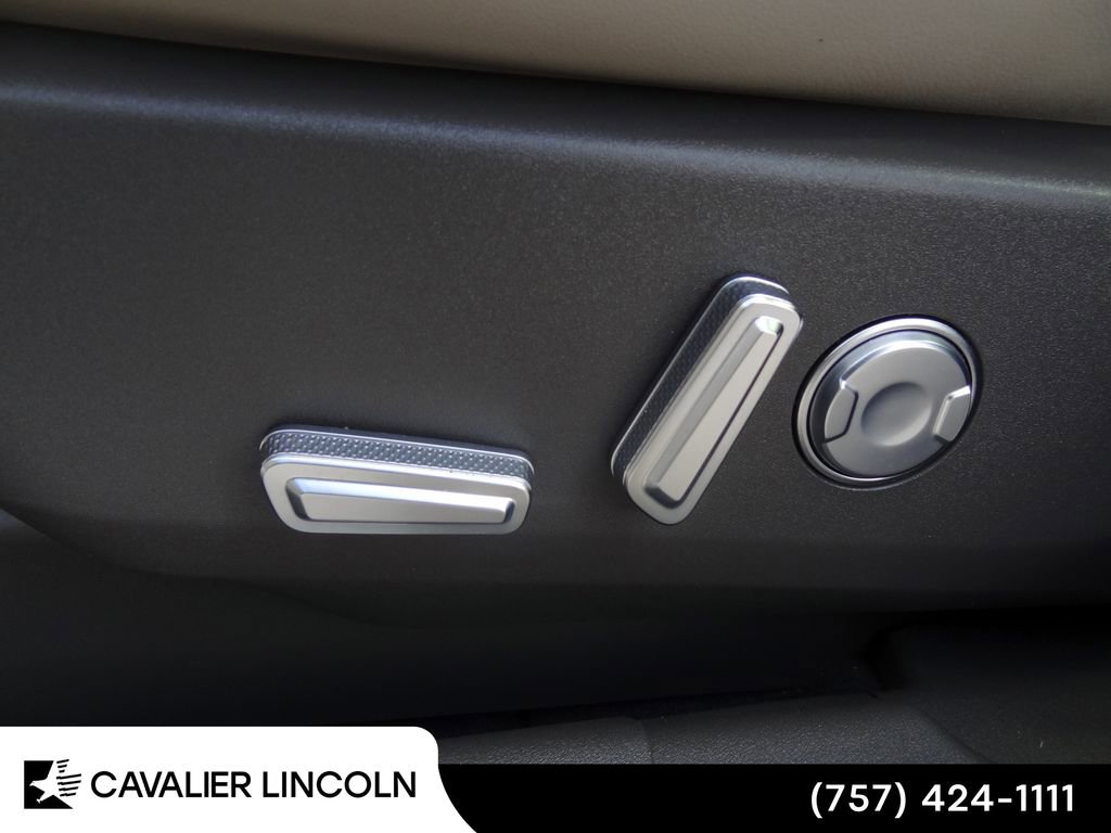 Certified 2025 Lincoln Nautilus Premier image 7