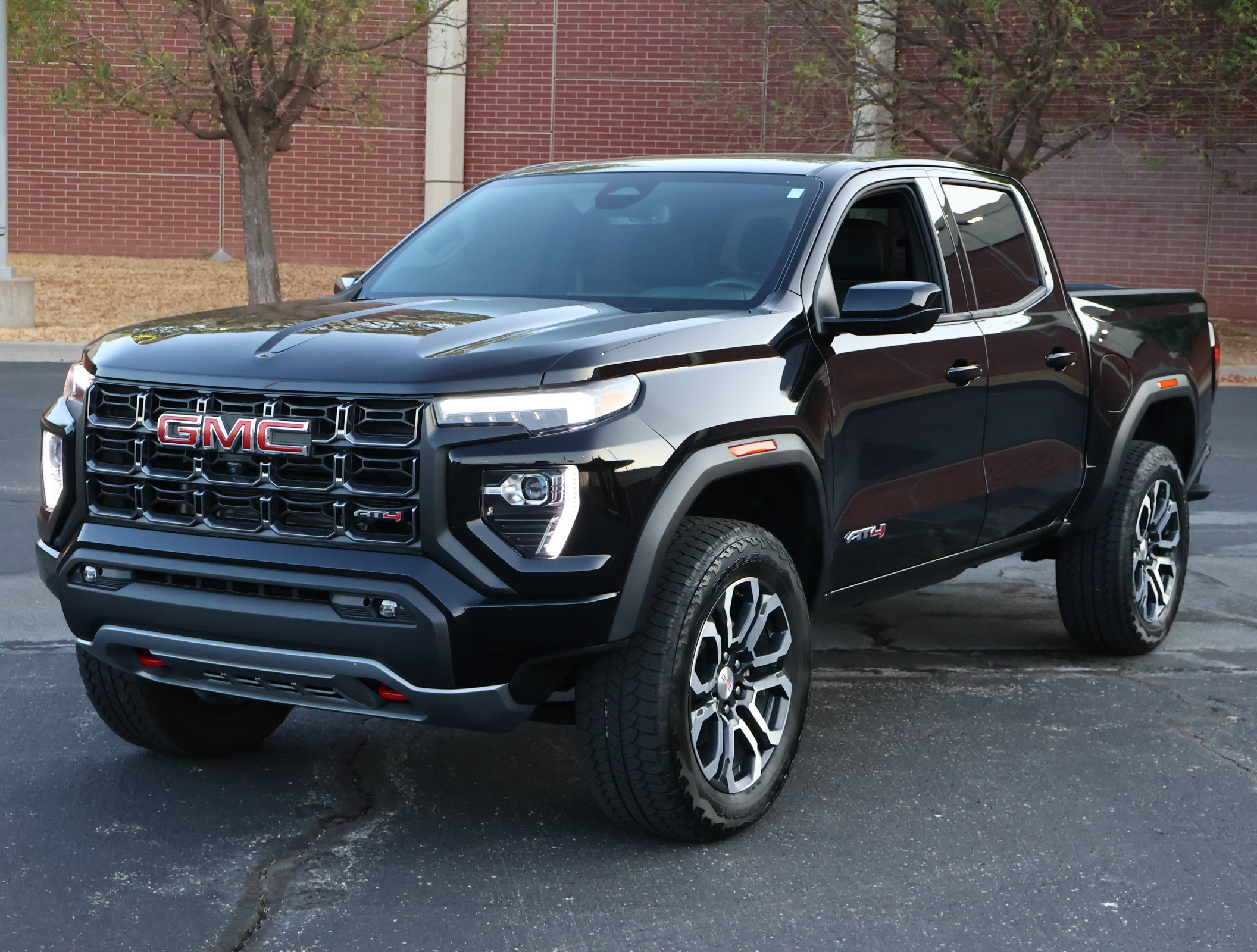 Used 2024 GMC Canyon AT4 w/ Technology Package AWD/4WD image 29