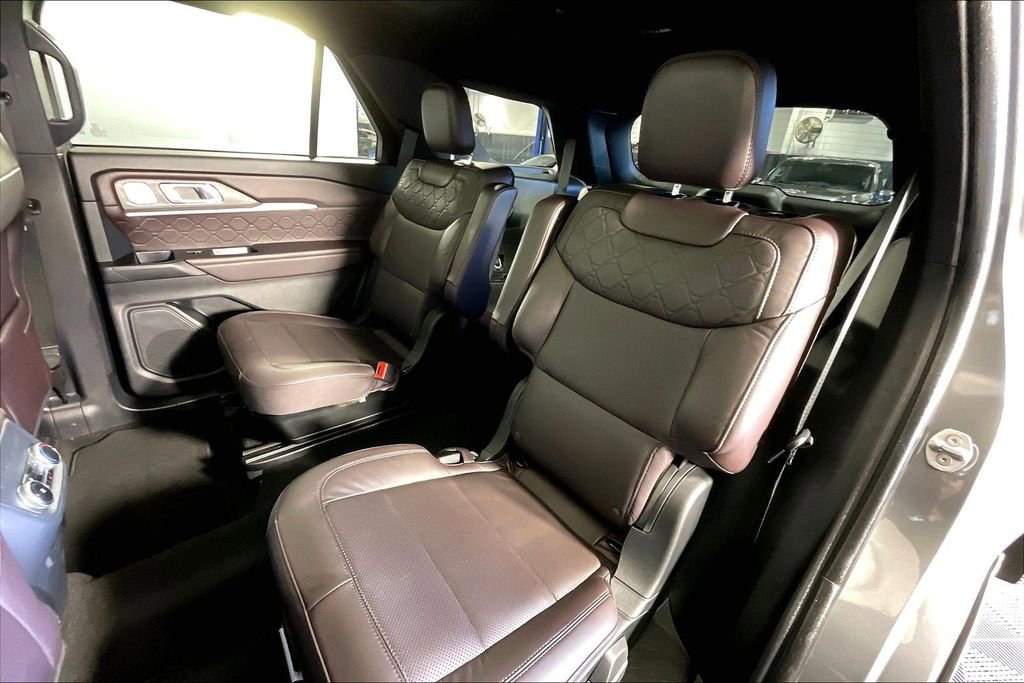 Used 2025 Ford Explorer Platinum w/ LUX Leather Package image 37