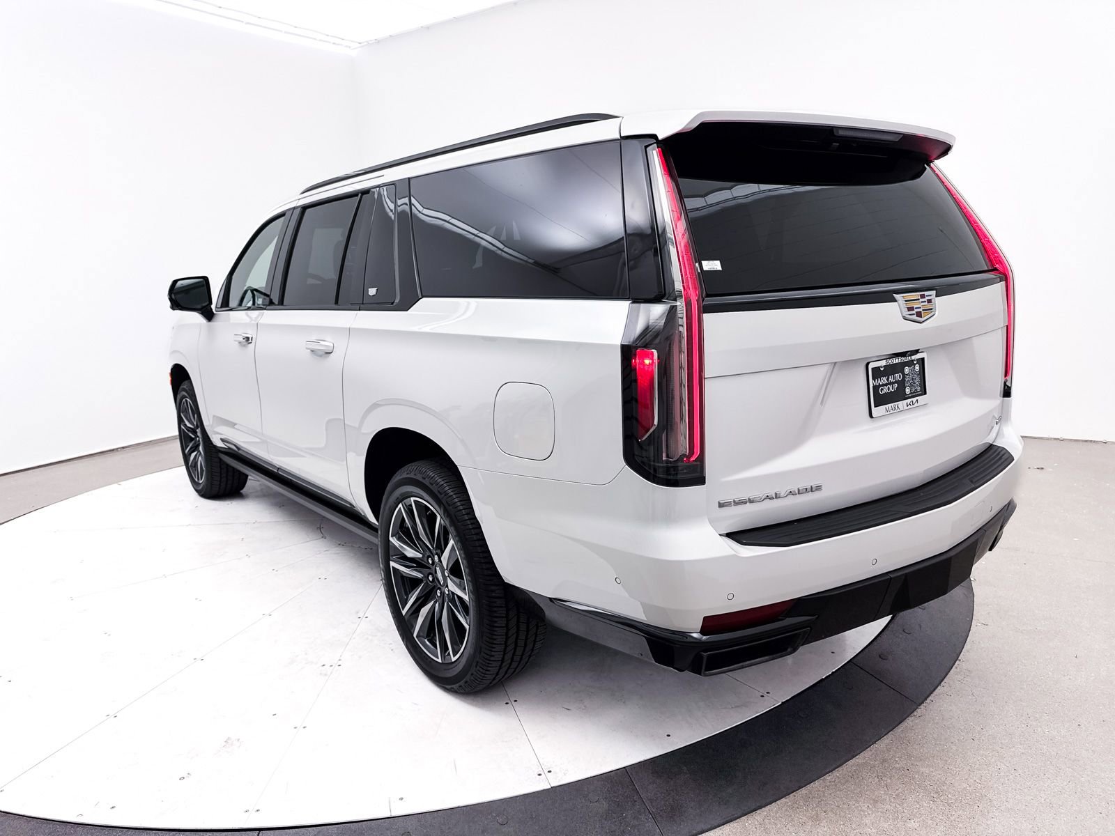 Used 2021 Cadillac Escalade ESV Sport w/ Driver Assist Tech Package image 20