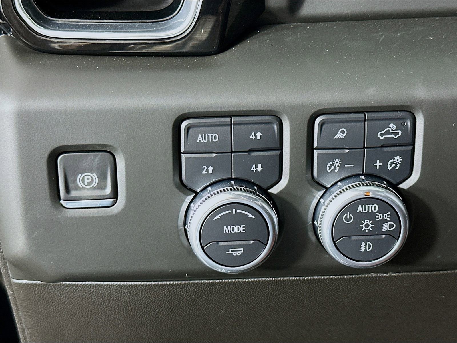 Used 2025 GMC Sierra 3500 Denali Ultimate AWD/4WD image 14