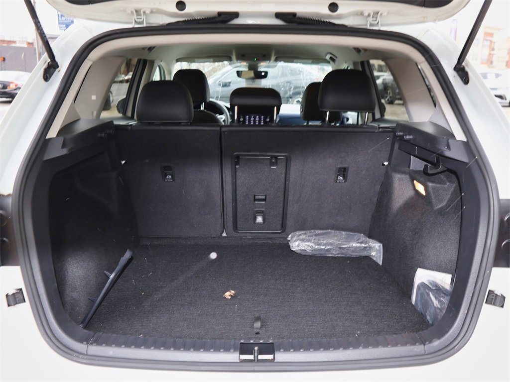 Certified 2022 Volkswagen Taos SE w/ Driver Assistance Package image 10