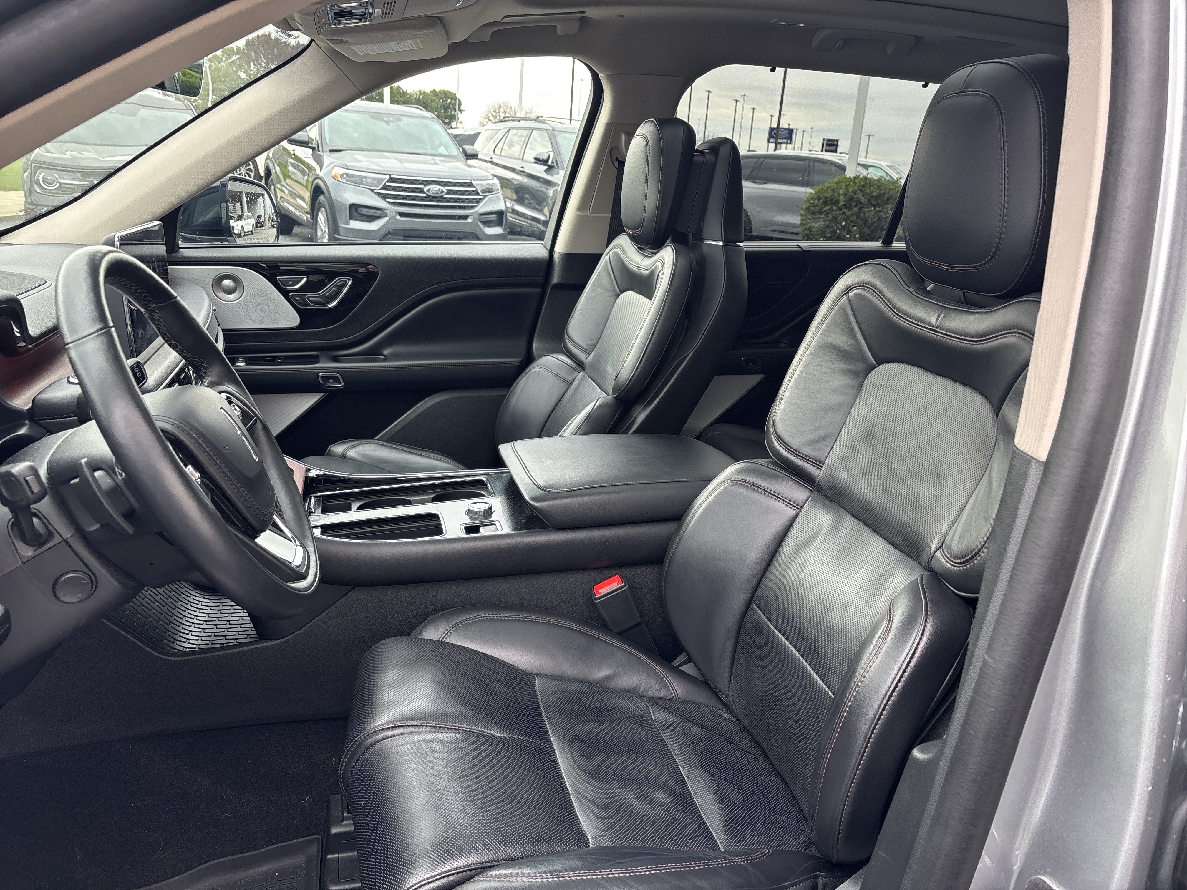 Used 2023 Lincoln Aviator Reserve w/ Equipment Group 201A AWD/4WD image 5