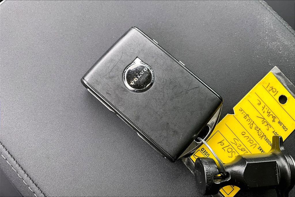 Certified 2025 Volvo XC90 T8 Plus w/ Protection Package Premier image 14