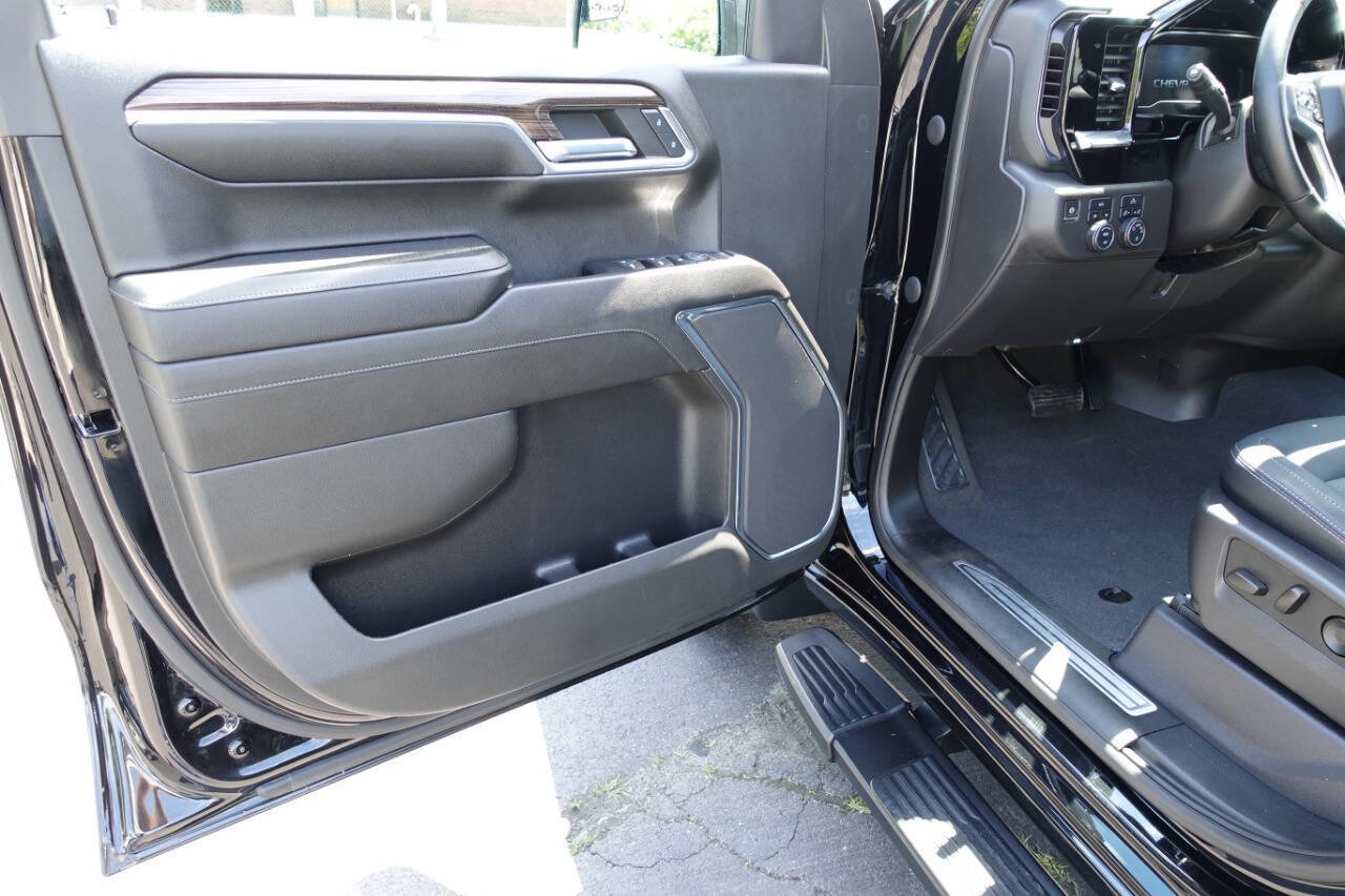 Used 2023 Chevrolet Silverado 1500 LT AWD/4WD image 16