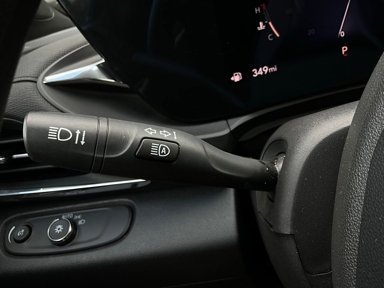 Used 2025 Buick Envista Preferred image 35